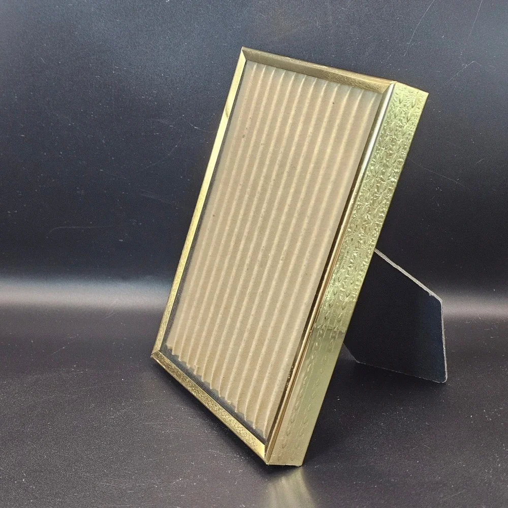 Vintage Gold Brass Mid Century 5x7 Picture Frame Easel Back‎ Tabletop Decor